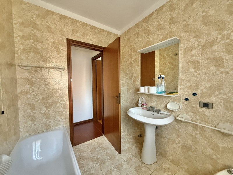 Ciao da Arcobaleno Immobiliare, se stai cercando uno spazioso appartamento, allora non farti scap...