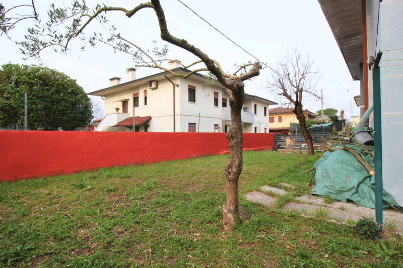 COS’È LA NUDA PROPRIETÀ?

La nuda proprietà significa che si acquista l’immobile ad un prezzo più...