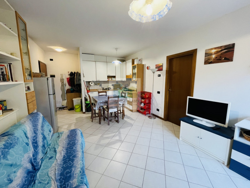 In vendita a Noventa Padovana, nel cuore del centro storico, proponiamo un affascinante appartame...