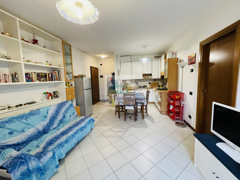 In vendita a Noventa Padovana, nel cuore del centro storico, proponiamo un affascinante appartame...