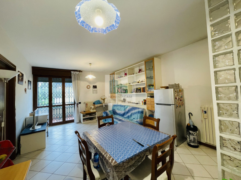 In vendita a Noventa Padovana, nel cuore del centro storico, proponiamo un affascinante appartame...