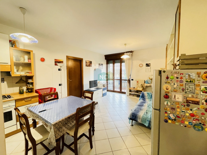 In vendita a Noventa Padovana, nel cuore del centro storico, proponiamo un affascinante appartame...