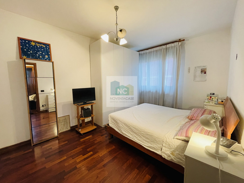 In vendita a Noventa Padovana, nel cuore del centro storico, proponiamo un affascinante appartame...