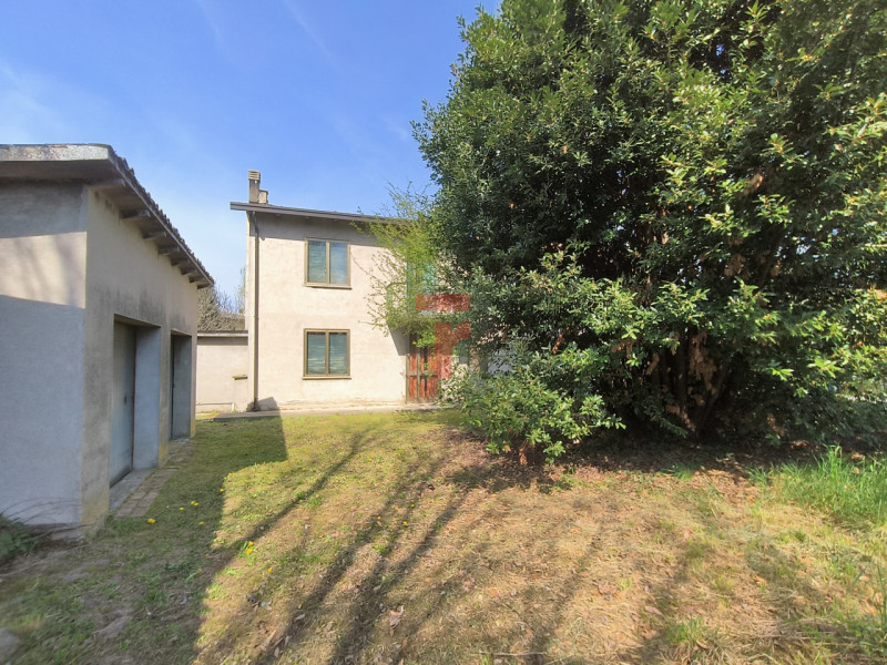 Nella prima periferia di Limena, su strada di collegamento con le frazioni di Taggì di Sotto e Po...