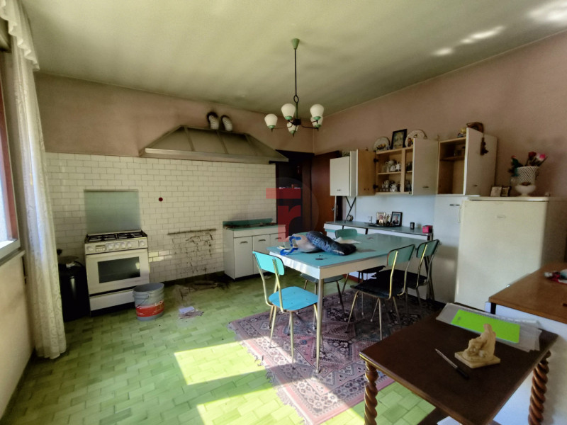 Nella prima periferia di Limena, su strada di collegamento con le frazioni di Taggì di Sotto e Po...