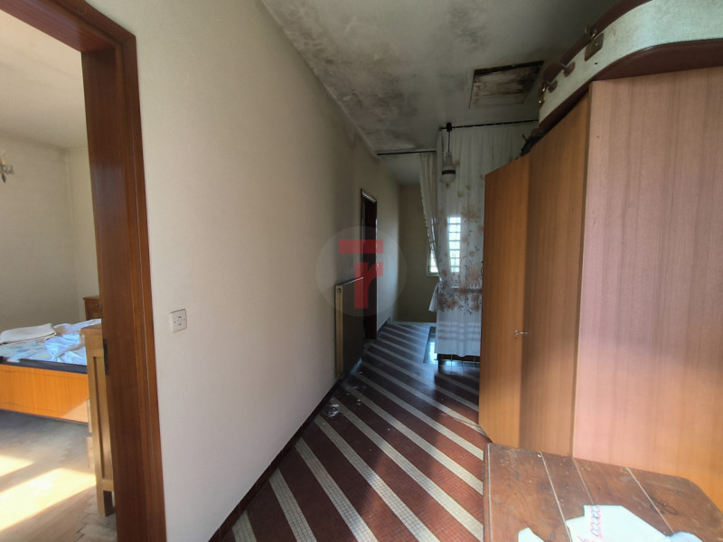 Nella prima periferia di Limena, su strada di collegamento con le frazioni di Taggì di Sotto e Po...