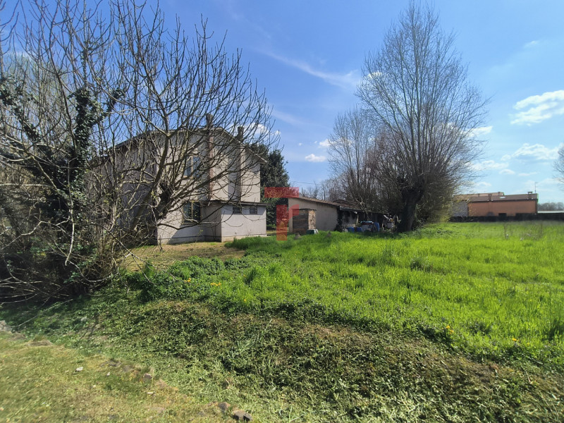 Nella prima periferia di Limena, su strada di collegamento con le frazioni di Taggì di Sotto e Po...