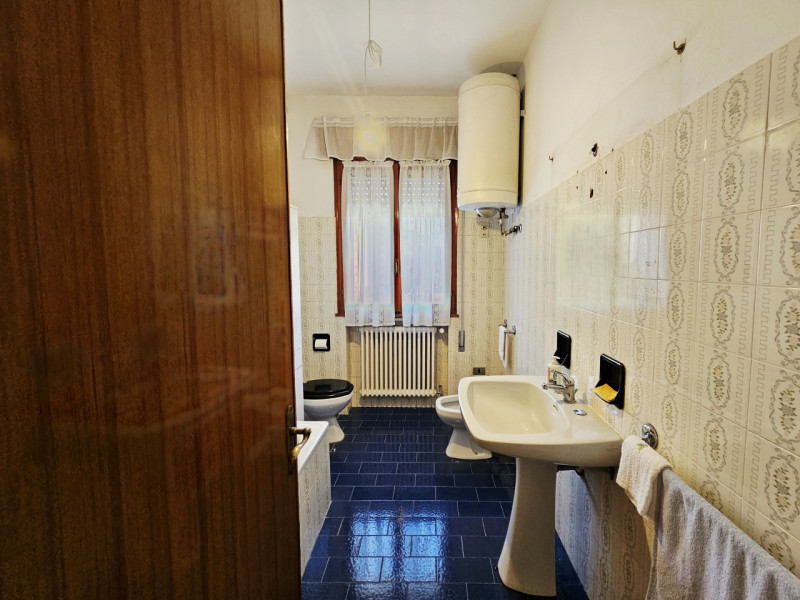 A ridosso del centro di Este, proponiamo in vendita porzione di bifamiliare dagli spazi generosi....