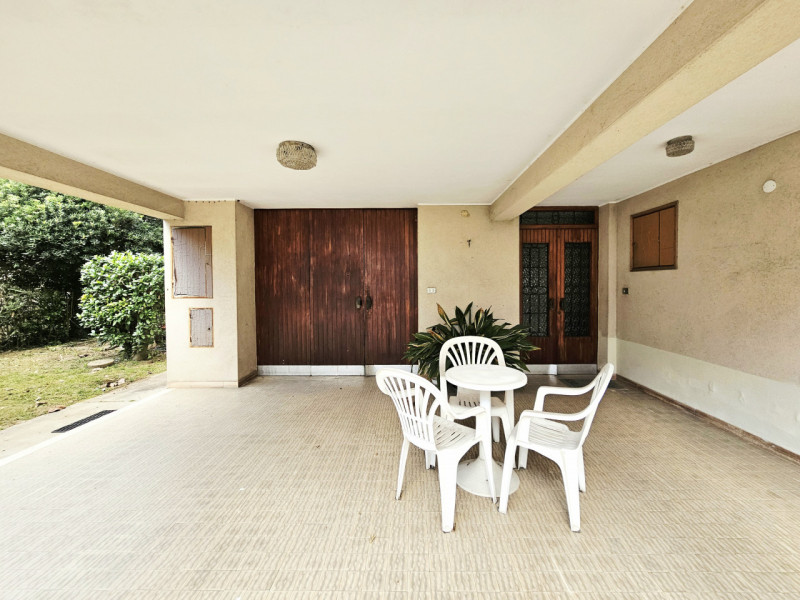 A ridosso del centro di Este, proponiamo in vendita porzione di bifamiliare dagli spazi generosi....