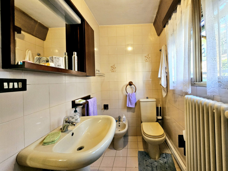 A ridosso del centro di Este, proponiamo in vendita porzione di bifamiliare dagli spazi generosi....