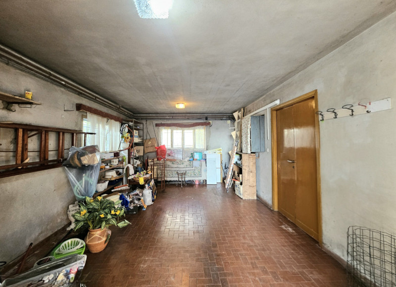 A ridosso del centro di Este, proponiamo in vendita porzione di bifamiliare dagli spazi generosi....