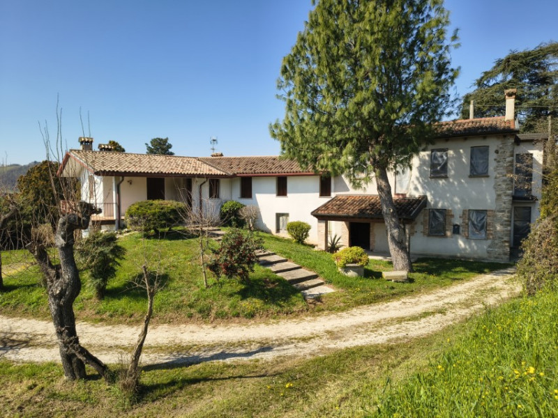 Cerchi la soluzione definitiva per vivere vicino ai tuoi cari, ma ognuno con la propria totale in...