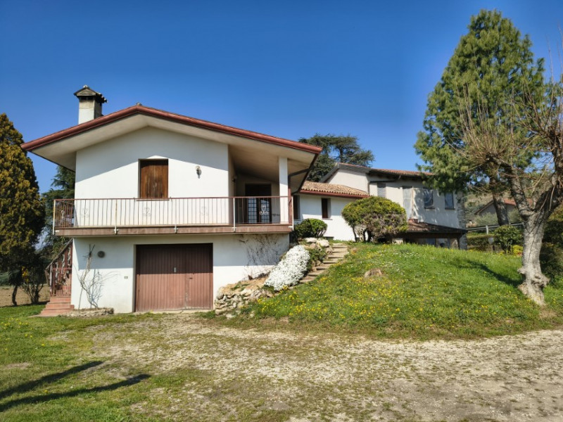 Cerchi la soluzione definitiva per vivere vicino ai tuoi cari, ma ognuno con la propria totale in...