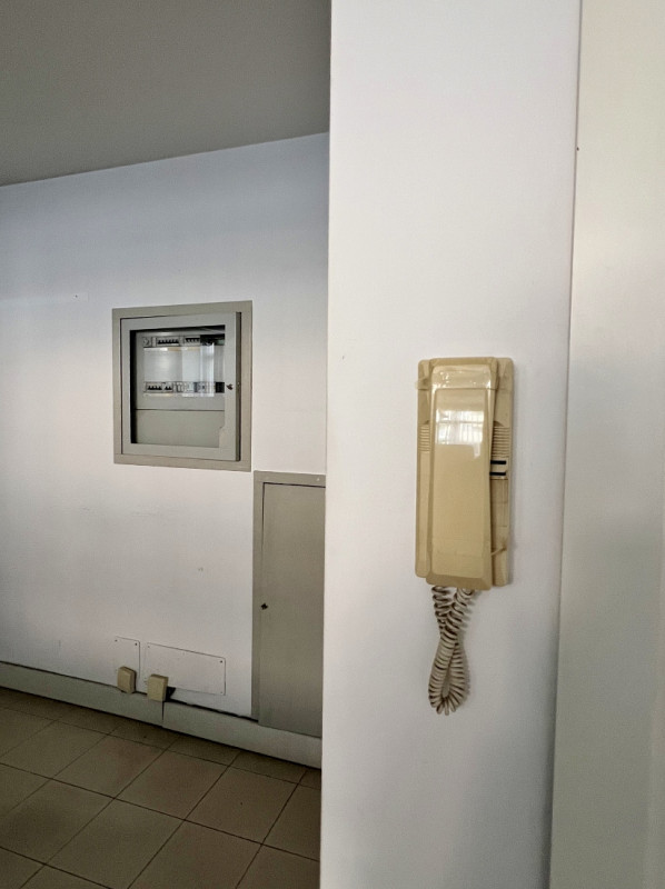 NEGOZIO VETRINATO DI 130 MQ IN ZONA BANCHE A VICENZA - Rif. 8352-2
All'interno di elegante contes...