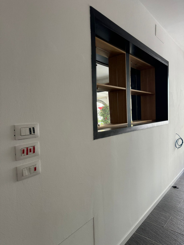 COMPOSIZIONE:
Proponiamo in affitto interessante locale commerciale situato nel centro storico di...