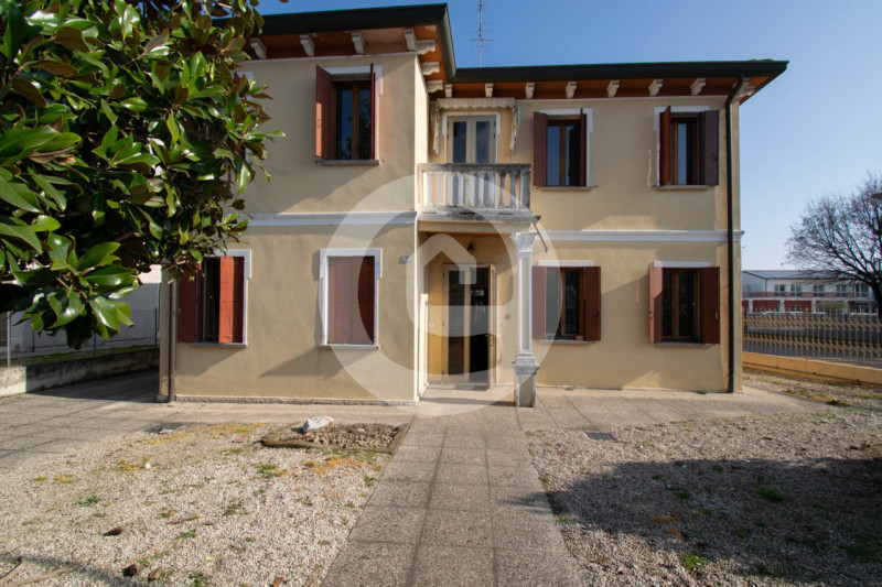Nel cuore di Santa Giustina in Colle, proponiamo in vendita una splendida casa singola terratetto...