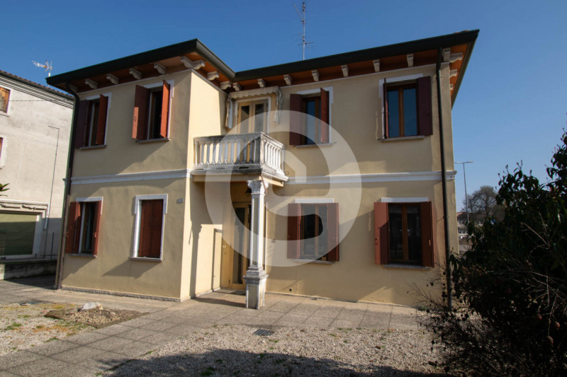 Nel cuore di Santa Giustina in Colle, proponiamo in vendita una splendida casa singola terratetto...