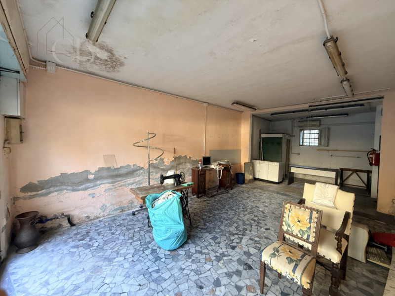 Proponiamo in vendita negozio situato nel quartiere San Osvaldo, in posizione strategica ad alto ...