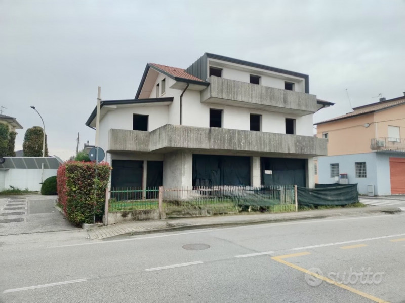 (Per INFO Monica 3482688677) Nel cuore di Vigodarzere, in una posizione centrale e strategica, pr...