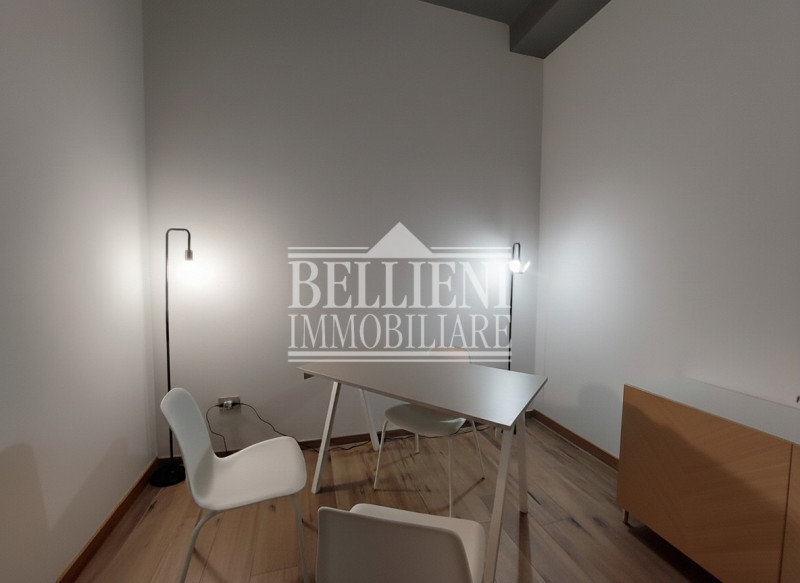 VIA VERONA- in posizione strategica e dalla grande visibilità, proponiamo in locazione un negozio...