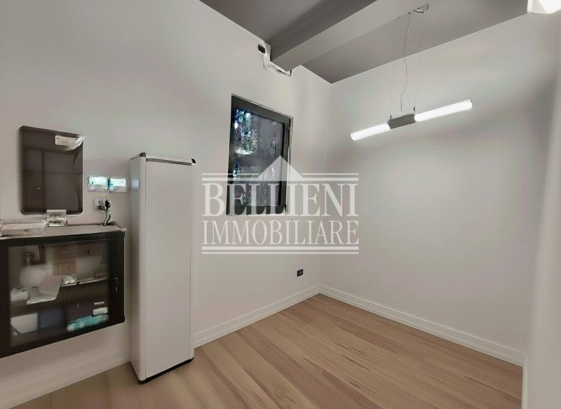 VIA VERONA- in posizione strategica e dalla grande visibilità, proponiamo in locazione un negozio...