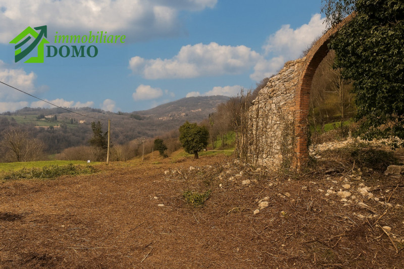 Cornedo Vicentino: terreno edificabile in posizione panoramica a 5 minuti dal centro, con possibi...