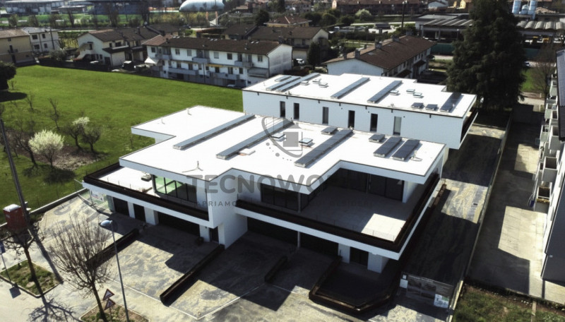 Scopri il tuo nuovo rifugio nel cuore di Isola Vicentina! 

Proponiamo in vendita un Attico esclu...