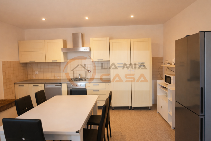 Polverara - proponiamo abitazione a schiera di testa da ristrutturare con ampio giardino privato ...