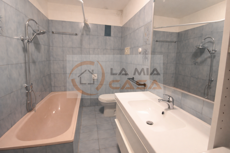 Polverara - proponiamo abitazione a schiera di testa da ristrutturare con ampio giardino privato ...