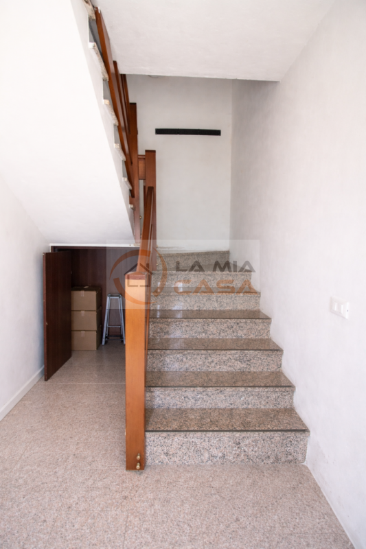 Polverara - proponiamo abitazione a schiera di testa da ristrutturare con ampio giardino privato ...