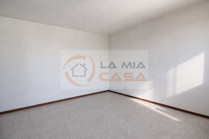 Polverara - proponiamo abitazione a schiera di testa da ristrutturare con ampio giardino privato ...