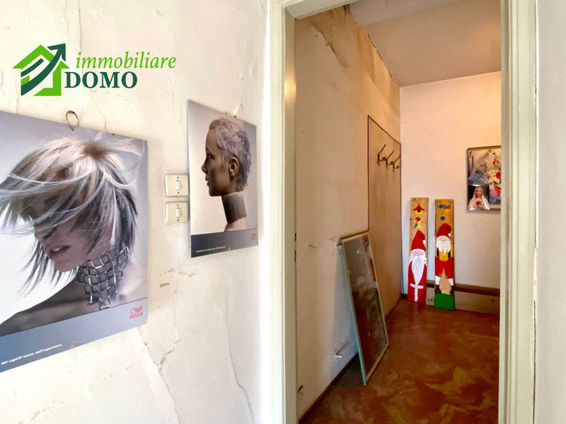 SCHIO CENTRO: DUE APPARTAMENTI DA RISTRUTTURARE CON TRE POSTI AUTO SCOPERTI IN PIENO CENTRO CITTA...