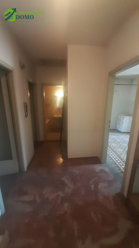 SCHIO CENTRO: DUE APPARTAMENTI DA RISTRUTTURARE CON TRE POSTI AUTO SCOPERTI IN PIENO CENTRO CITTA...