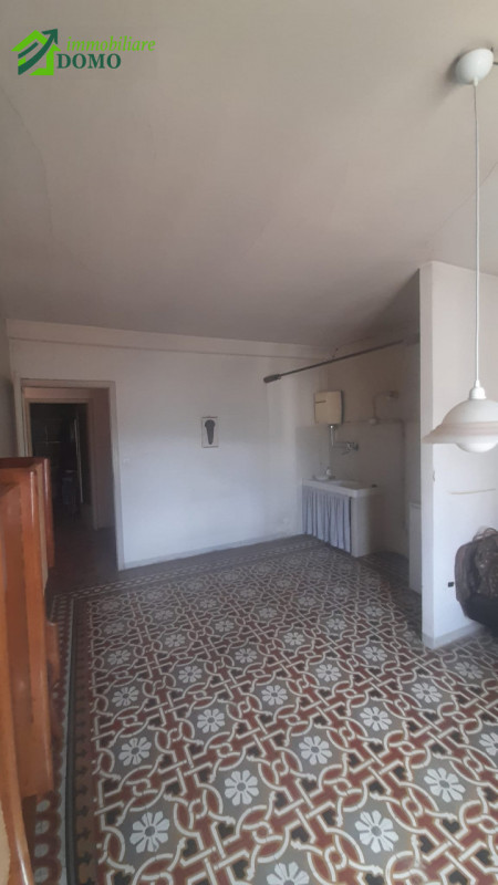 SCHIO CENTRO: DUE APPARTAMENTI DA RISTRUTTURARE CON TRE POSTI AUTO SCOPERTI IN PIENO CENTRO CITTA...