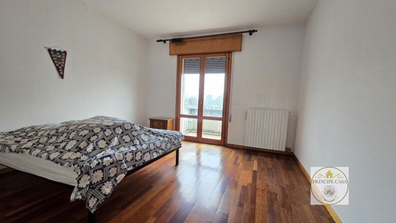 Proponiamo in vendita casa accostata su due livelli, inserita in una tranquilla corte di campagna...