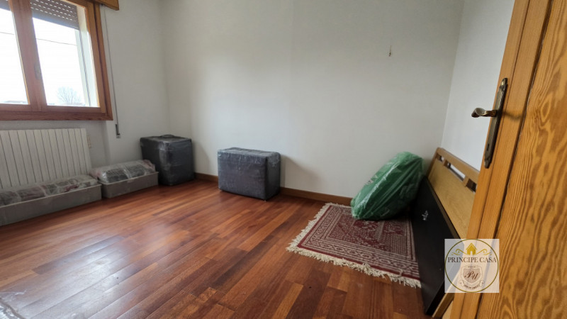 Proponiamo in vendita casa accostata su due livelli, inserita in una tranquilla corte di campagna...