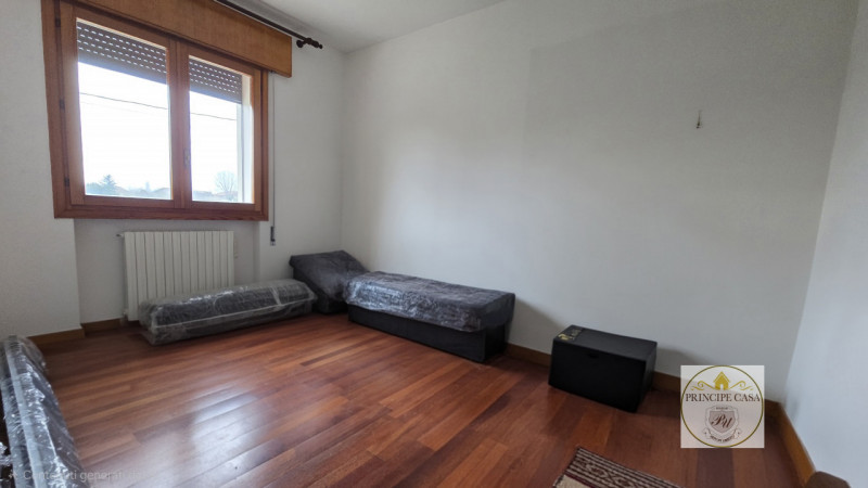 Proponiamo in vendita casa accostata su due livelli, inserita in una tranquilla corte di campagna...