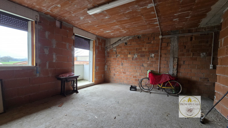 Proponiamo in vendita casa accostata su due livelli, inserita in una tranquilla corte di campagna...