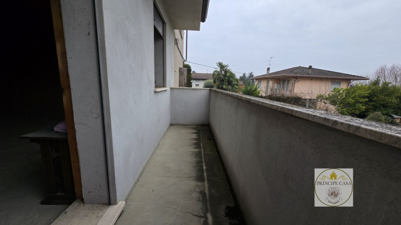 Proponiamo in vendita casa accostata su due livelli, inserita in una tranquilla corte di campagna...