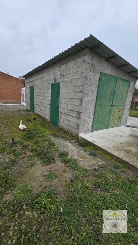 Proponiamo in vendita casa accostata su due livelli, inserita in una tranquilla corte di campagna...