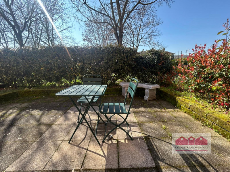 COSTABISSARA: PORZIONE CENTRALE DI CASA A SCHIERA COMPOSTA DA SOGGIORNO, SALA DA PRANZO, CAMERA M...