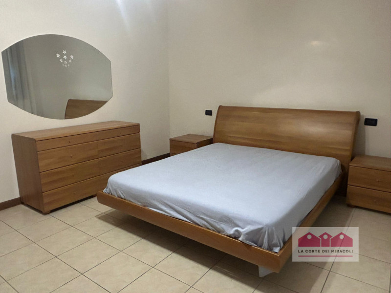 COSTABISSARA: PORZIONE CENTRALE DI CASA A SCHIERA COMPOSTA DA SOGGIORNO, SALA DA PRANZO, CAMERA M...