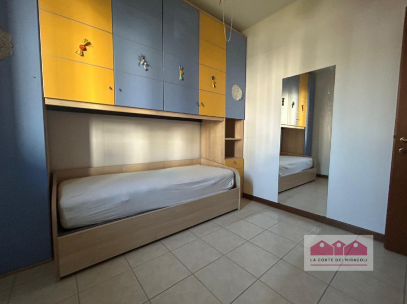 COSTABISSARA: PORZIONE CENTRALE DI CASA A SCHIERA COMPOSTA DA SOGGIORNO, SALA DA PRANZO, CAMERA M...