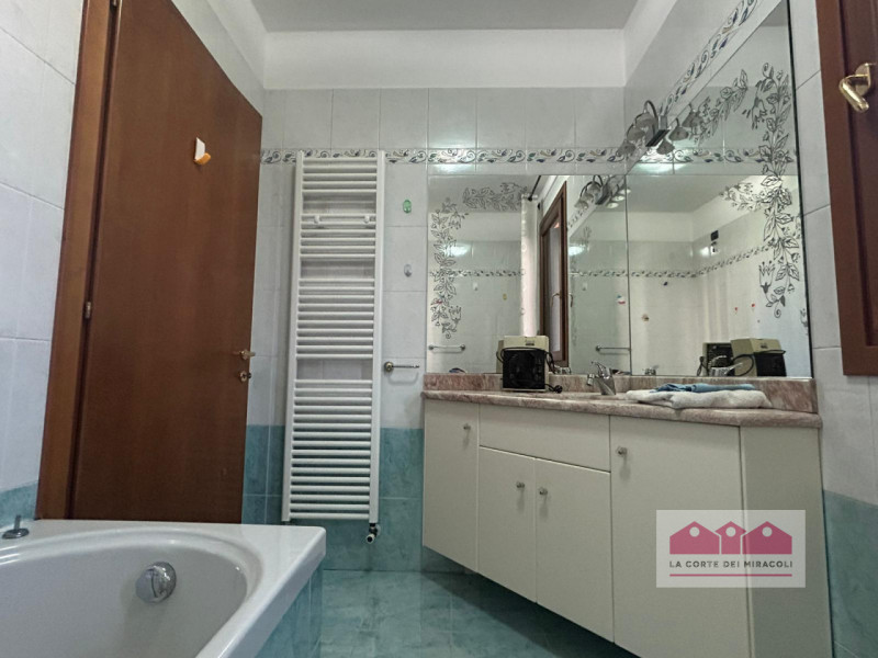 COSTABISSARA: PORZIONE CENTRALE DI CASA A SCHIERA COMPOSTA DA SOGGIORNO, SALA DA PRANZO, CAMERA M...