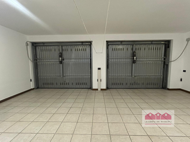 COSTABISSARA: PORZIONE CENTRALE DI CASA A SCHIERA COMPOSTA DA SOGGIORNO, SALA DA PRANZO, CAMERA M...