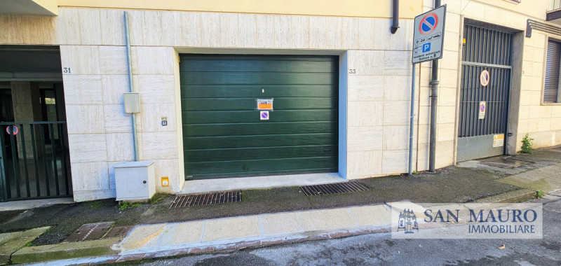VICENZA - Contrà della Fascina : Garage ristrutturato di 70 mq per 4 posti auto con spazio per de...