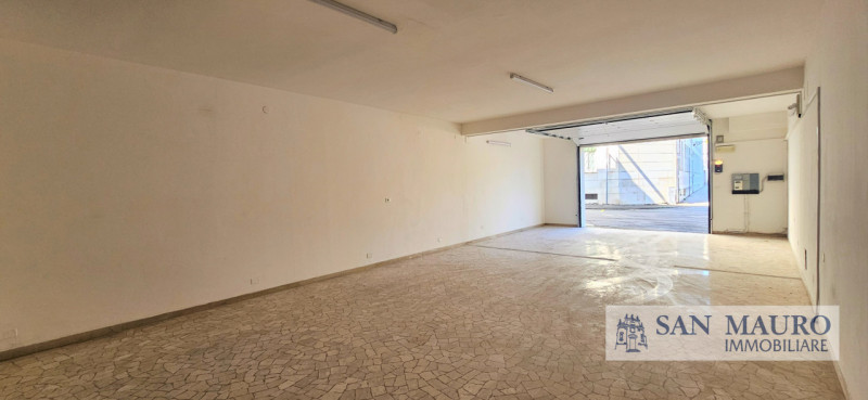 VICENZA - Contrà della Fascina : Garage ristrutturato di 70 mq per 4 posti auto con spazio per de...