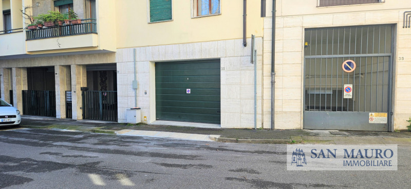 VICENZA - Contrà della Fascina : Garage ristrutturato di 70 mq per 4 posti auto con spazio per de...