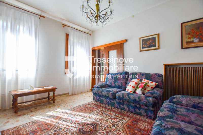 (Per INFO Feltrin ing. Gianni 3288349492) Proponiamo in vendita casa singola su due livelli a Tre...