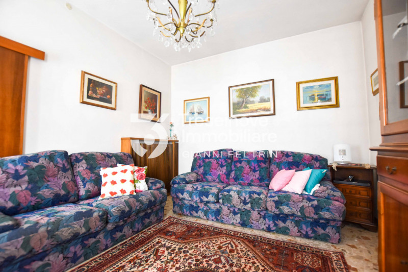 (Per INFO Feltrin ing. Gianni 3288349492) Proponiamo in vendita casa singola su due livelli a Tre...